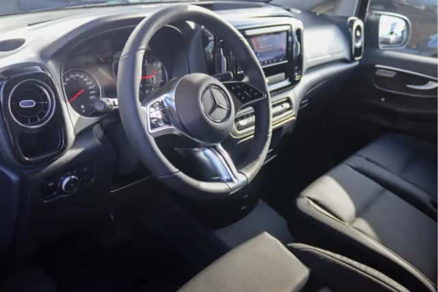 Mercedes-Benz Vito (2024) thumbnail 4