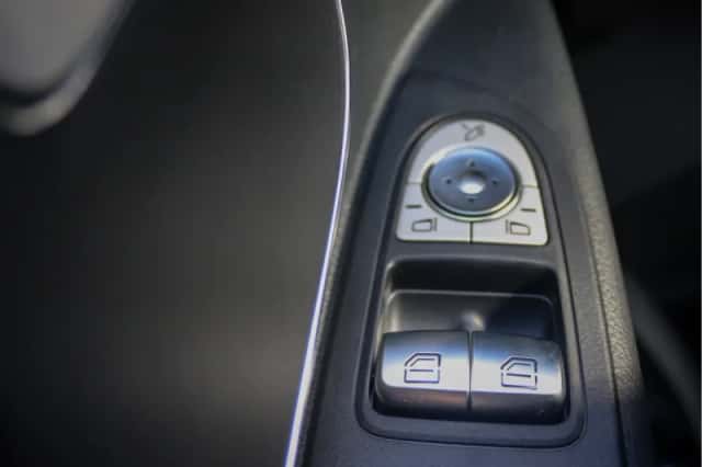 Mercedes-Benz Vito (2024) thumbnail 5