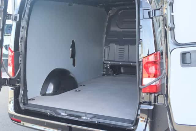 Mercedes-Benz Vito (2024) thumbnail 3