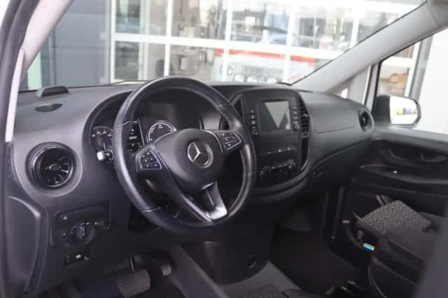 Mercedes-Benz eVito (2024) thumbnail 4