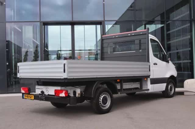 Mercedes-Benz Sprinter (2024) thumbnail 2