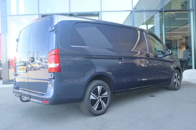 Mercedes-Benz Vito (2024) thumbnail 2