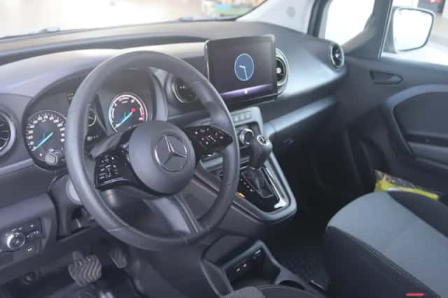 Mercedes-Benz eCitan (2025) thumbnail 4