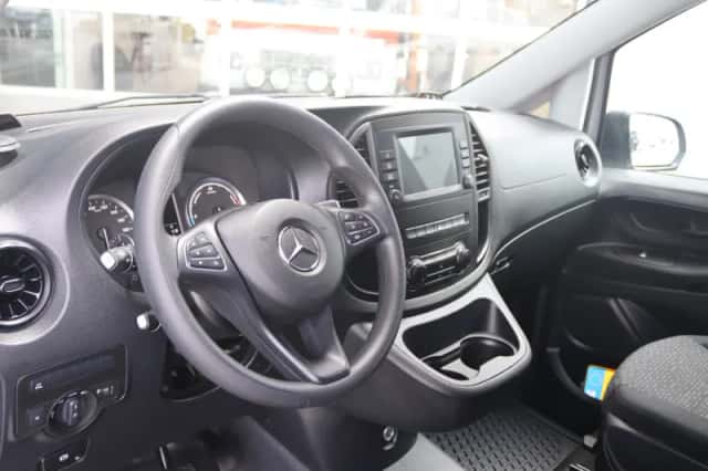 Mercedes-Benz eVito (2024) thumbnail 4