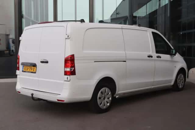 Mercedes-Benz Vito (2021) thumbnail 2