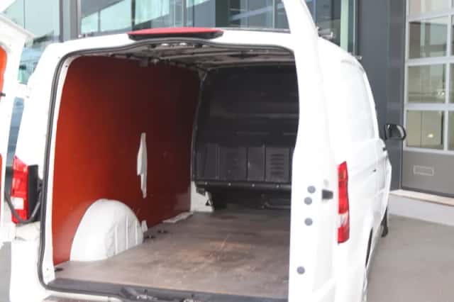 Mercedes-Benz Vito (2021) thumbnail 3