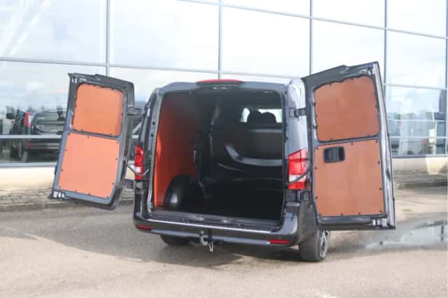Mercedes-Benz Vito (2024) thumbnail 3