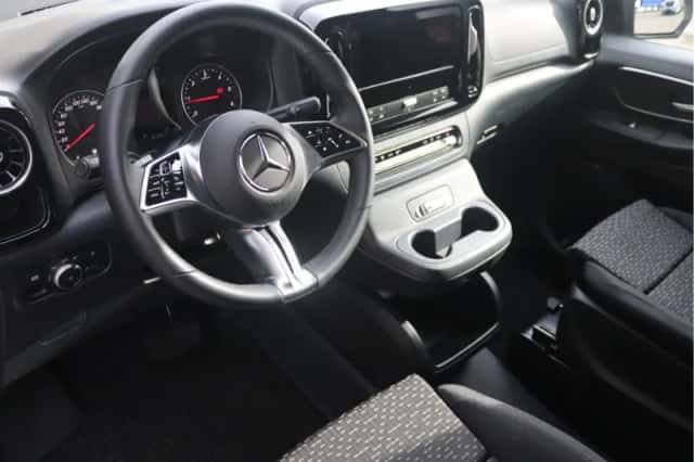 Mercedes-Benz Vito (2024) thumbnail 4