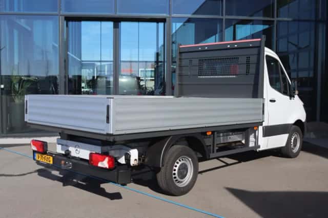 Mercedes-Benz Sprinter (2024) thumbnail 2
