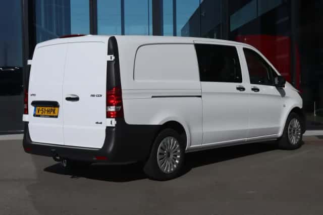 Mercedes-Benz Vito (2024) thumbnail 2