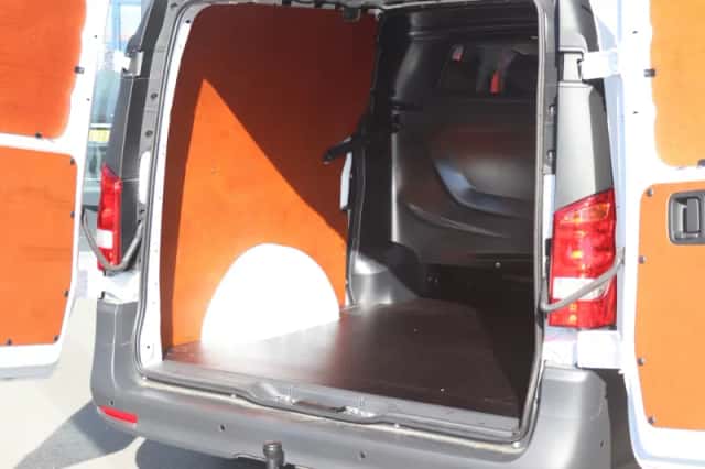 Mercedes-Benz Vito (2024) thumbnail 3