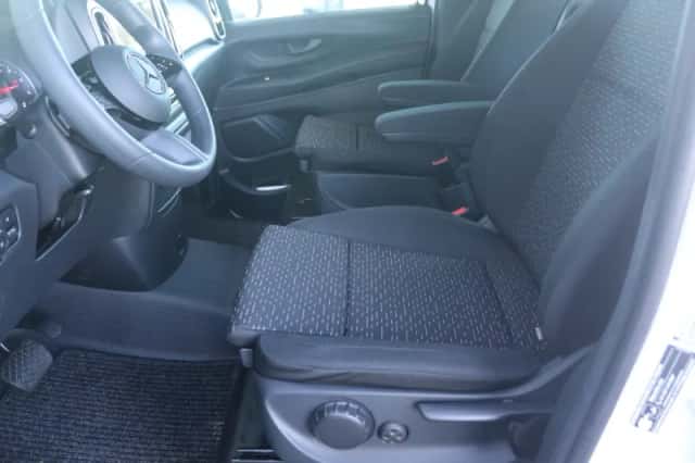 Mercedes-Benz Vito (2024) thumbnail 5
