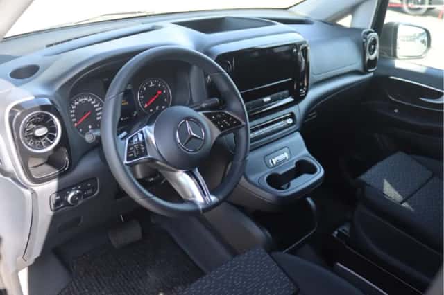 Mercedes-Benz Vito (2024) thumbnail 4