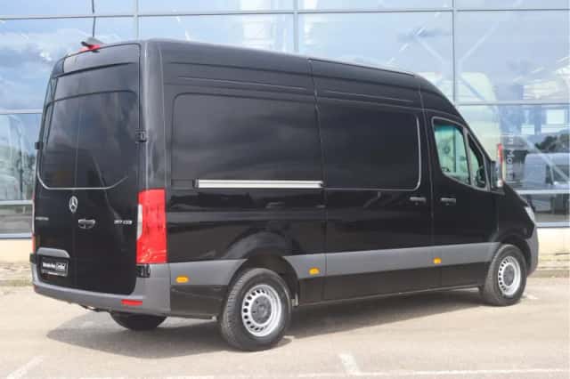 Mercedes-Benz Sprinter (2024) thumbnail 2