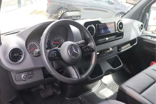 Mercedes-Benz Sprinter (2024) thumbnail 4