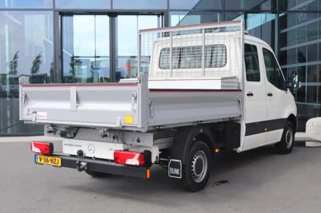 Mercedes-Benz Sprinter (2024) thumbnail 2