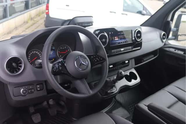 Mercedes-Benz Sprinter (2024) thumbnail 6