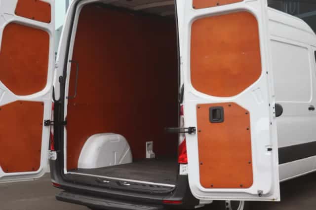 Mercedes-Benz eSprinter (2022) thumbnail 4