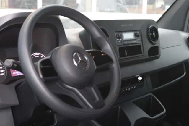 Mercedes-Benz eSprinter (2022) thumbnail 5