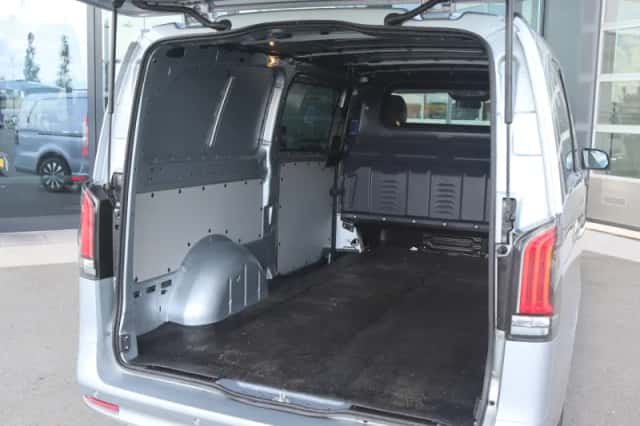 Mercedes-Benz Vito (2024) thumbnail 3