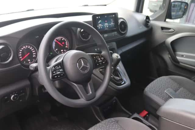 Mercedes-Benz eCitan (2025) thumbnail 4