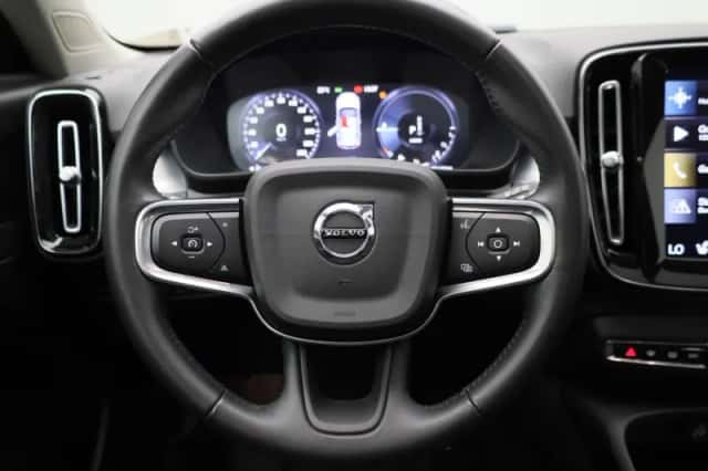 Volvo XC40 (2021) thumbnail 3