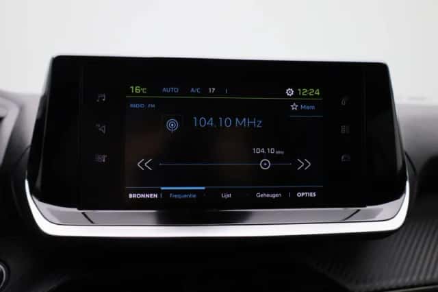 Peugeot e-2008 (2022) thumbnail 19