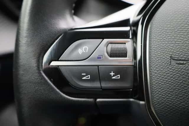 Peugeot e-2008 (2022) thumbnail 22