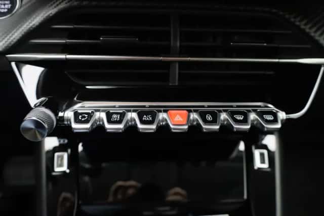 Peugeot e-2008 (2022) thumbnail 25