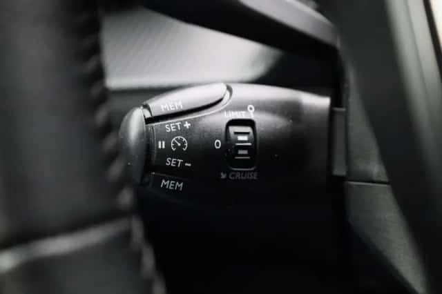Peugeot e-2008 (2022) thumbnail 27