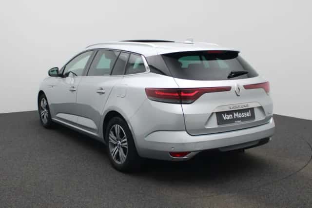 Renault Mégane E-Tech (2022) thumbnail 4