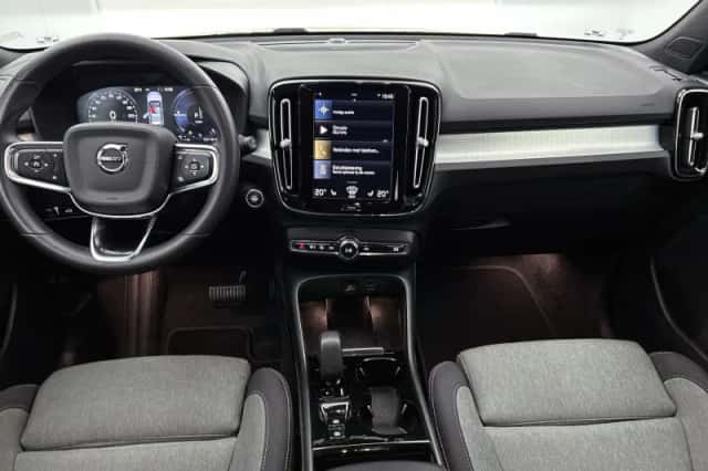 Volvo XC40 (2022) thumbnail 3