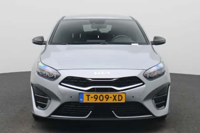 Kia Proceed (2023) thumbnail 5
