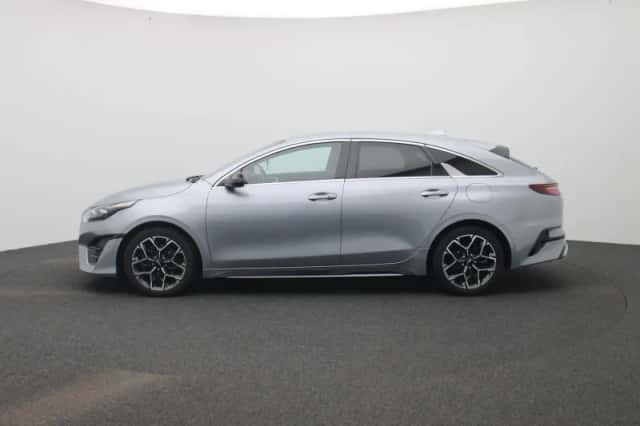 Kia Proceed (2023) thumbnail 6