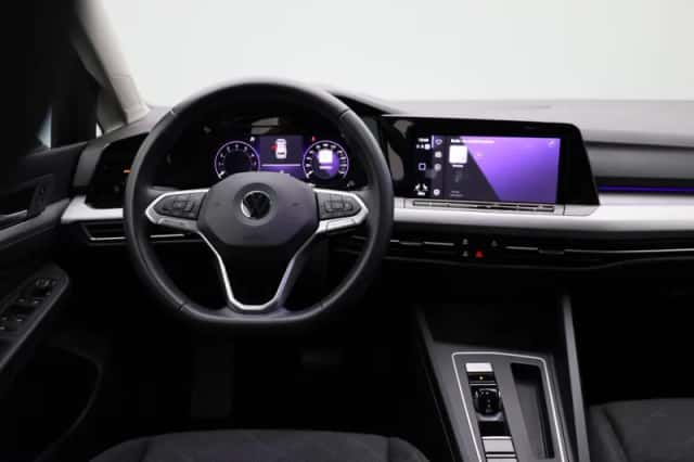 Volkswagen Golf (2022) thumbnail 3