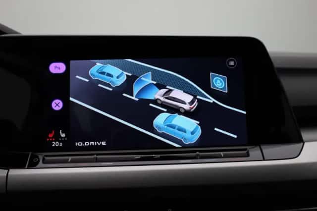 Volkswagen Golf (2022) thumbnail 23
