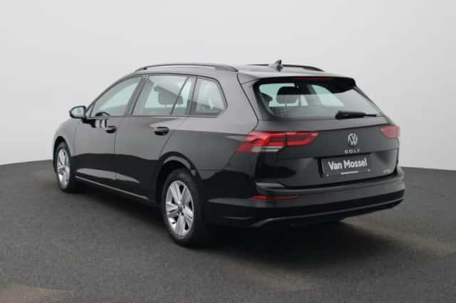 Volkswagen Golf (2022) thumbnail 4