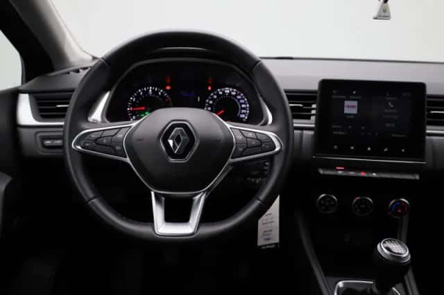 Renault Captur (2023) thumbnail 3