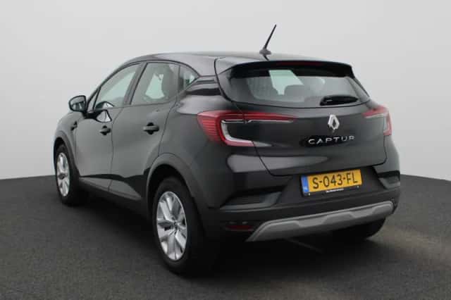 Renault Captur (2023) thumbnail 4