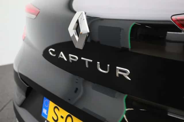 Renault Captur (2023) thumbnail 32