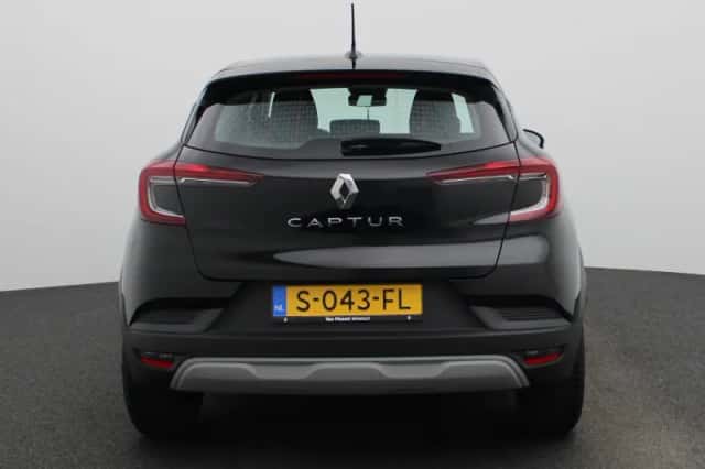 Renault Captur (2023) thumbnail 7