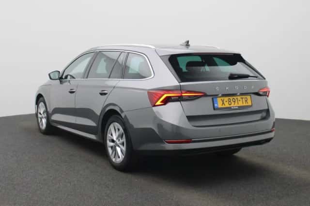 Škoda Octavia (2024) thumbnail 4