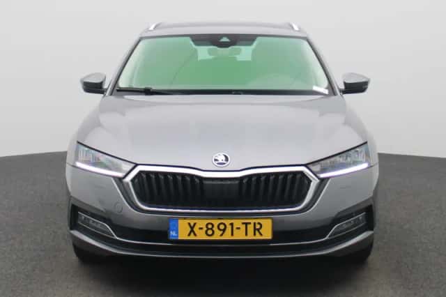 Škoda Octavia (2024) thumbnail 5