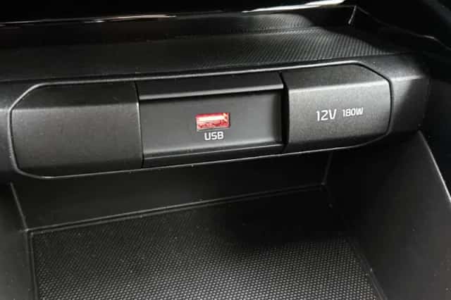 Kia Stonic (2021) thumbnail 25