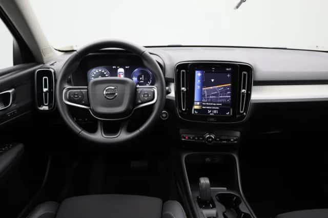 Volvo XC40 (2020) thumbnail 3
