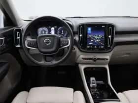 Volvo XC40 thumbnail 3