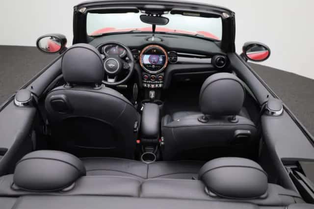 MINI Cooper S (2022) thumbnail 3