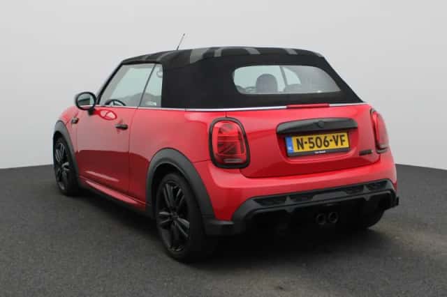 MINI Cooper S (2022) thumbnail 4
