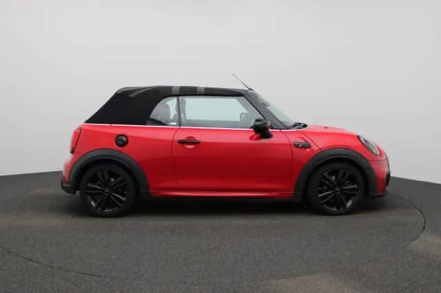 MINI Cooper S (2022) thumbnail 8