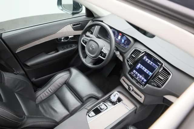 Volvo XC90 (2022) thumbnail 3